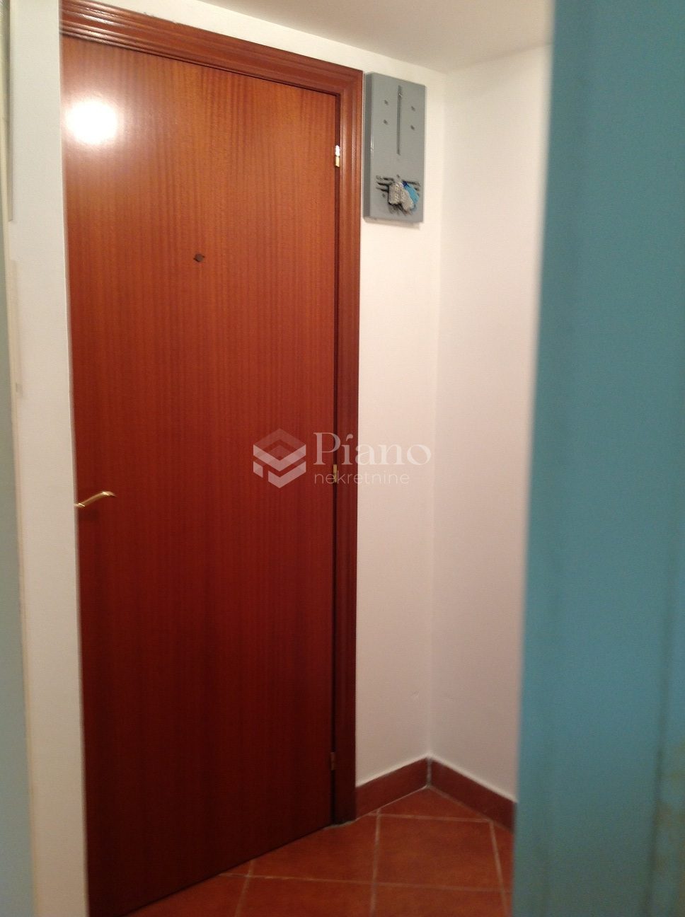 Jednosoban polunamješten stan u centru